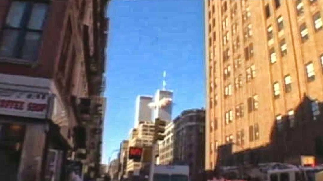 Het eerste vliegtuig vliegt in de North Tower van het WTC om 8:46