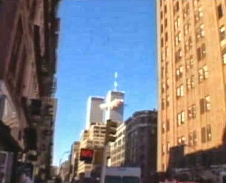 Het eerste vliegtuig vliegt in de North Tower van het WTC om 8:46