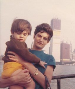 Sergio Villanueva als kind bij het WTC in aanbouw