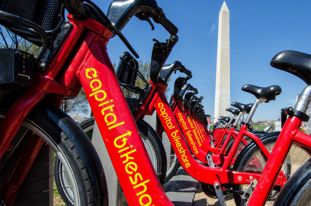 Met de handige stadsfietsen van Capital Bikeshare kun je heel Washington DC ontdekken op de fiets