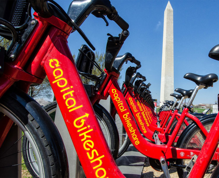 Met de handige stadsfietsen van Capital Bikeshare kun je heel Washington DC ontdekken op de fiets