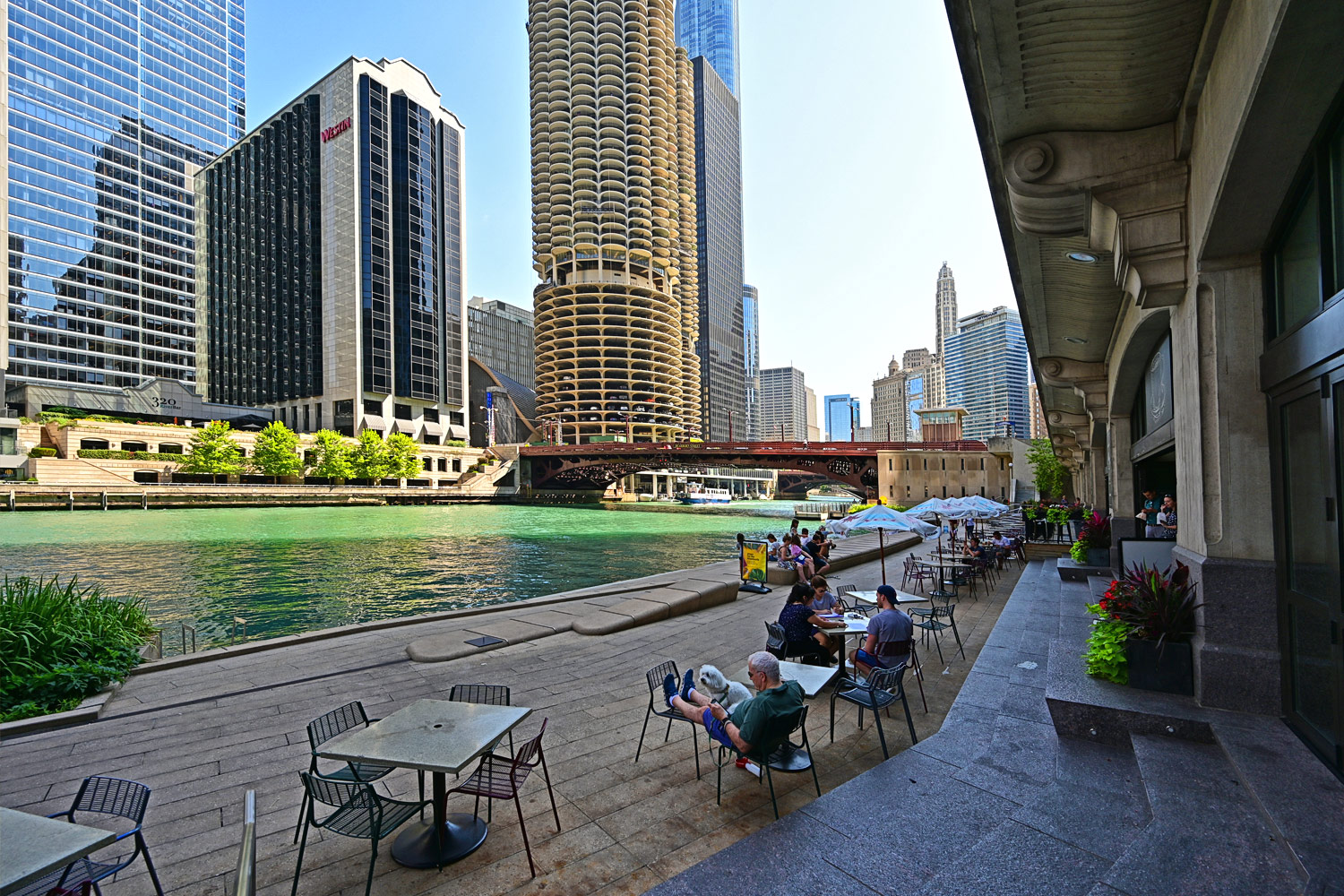 Slenteren langs de Chicago Riverwalk