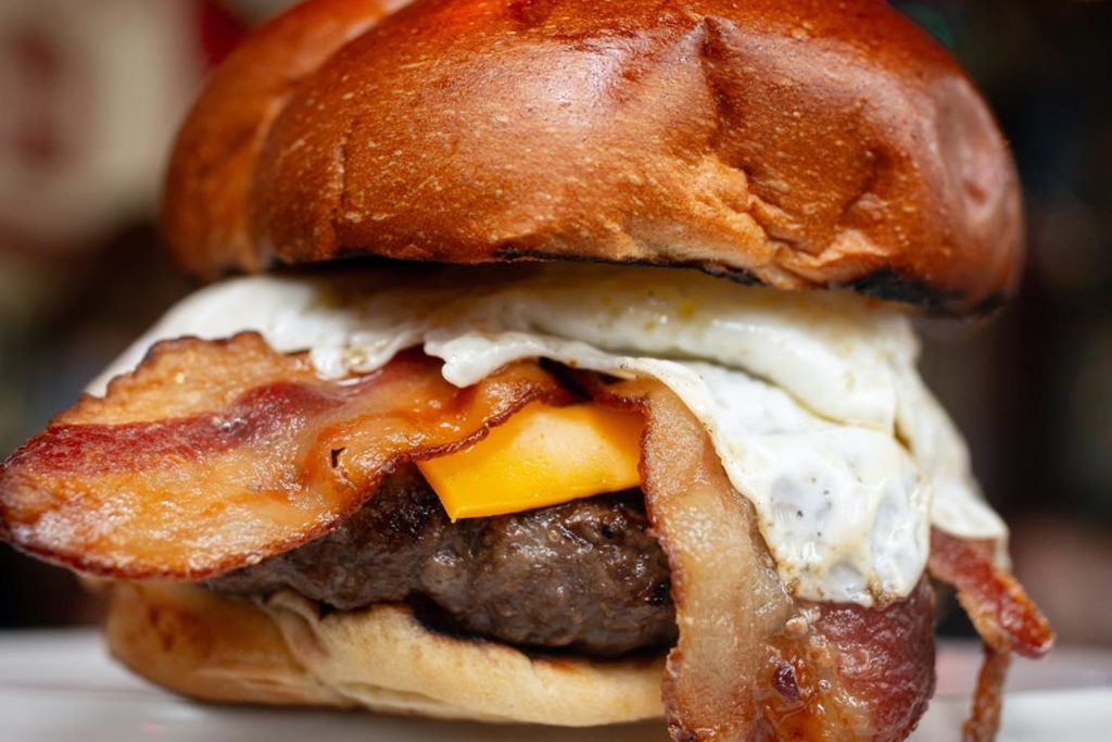 green-door-tavern-hamburger De Green Door Tavern 'Bootlegger' hamburger