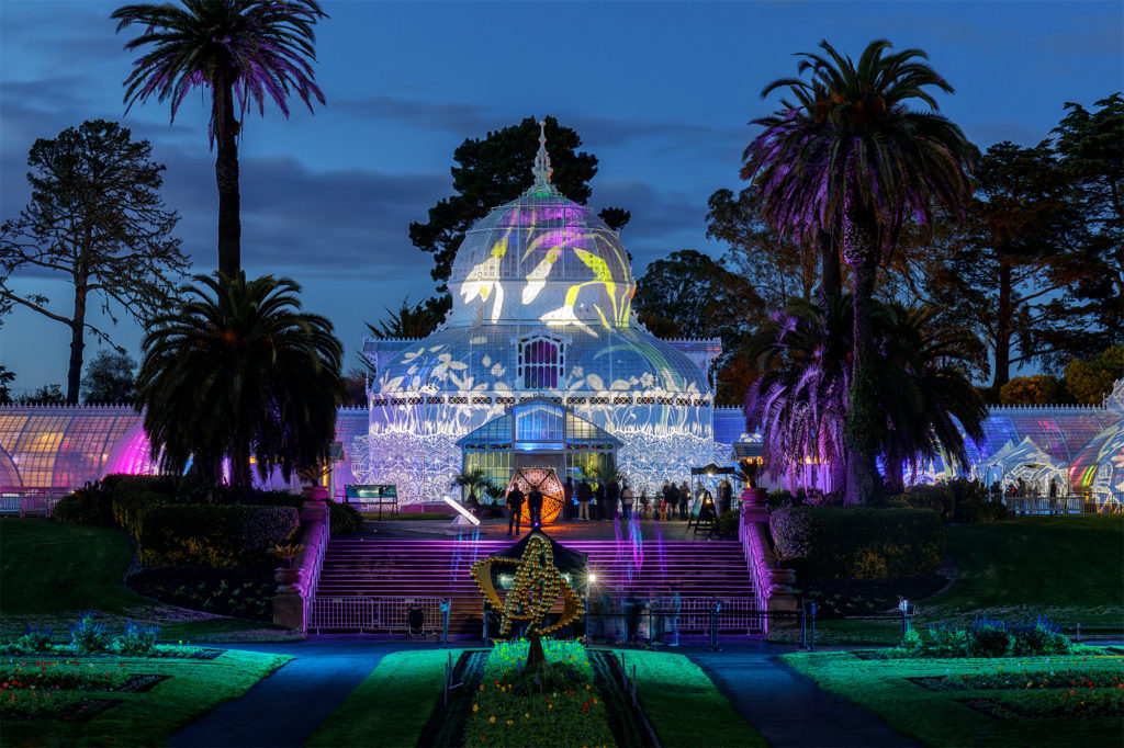 De iconische façade van het Conservatory of Flowers tijdens het 'Holiday Season'