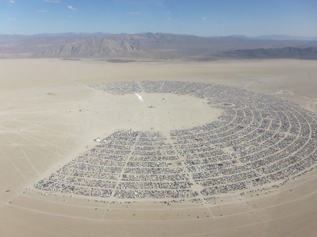 Foto Burning Man Creative Commons by Kyle Harmon