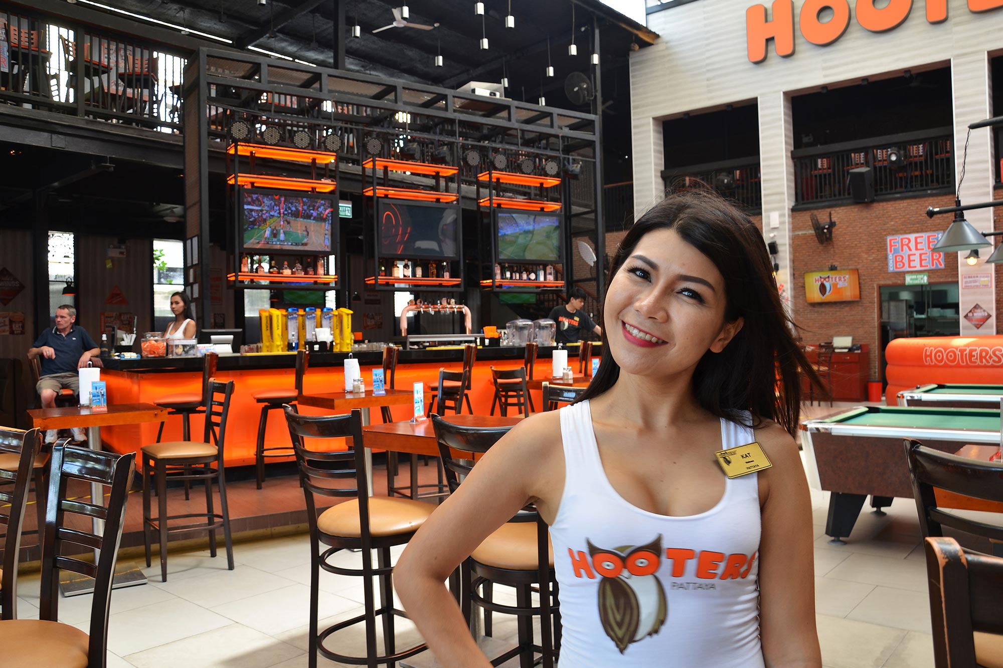 hooters