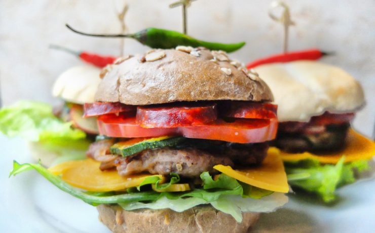 De spicy chorizo cheeseburger van Smashburger