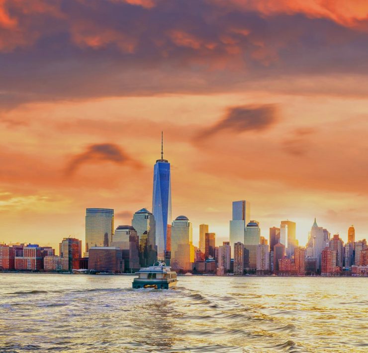 De fonkelende skyline tijdens een dinner cruise in New York