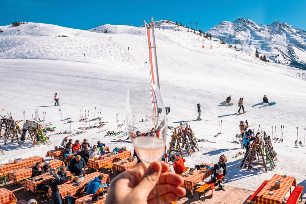Één van de leukste dingen op skivakantie: Après ski. Ook in Amerika, maar dan vaak met cocktails en champagne!