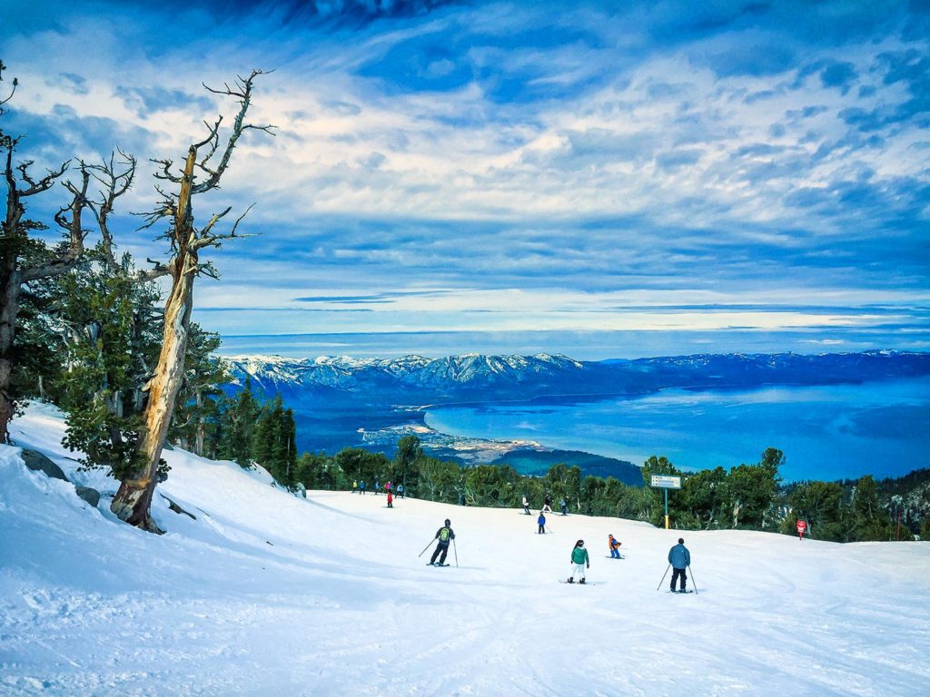 Skiën in het skiresort van Heavenly, nabij Lake Tahoe