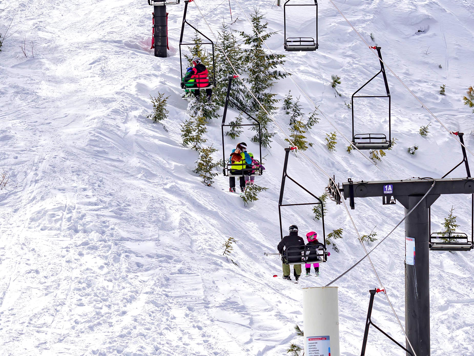 Skiliften in skigebieden in Amerika, de ongemakkelijke sleeplift zoals in Europa, vind je niet in Amerika.