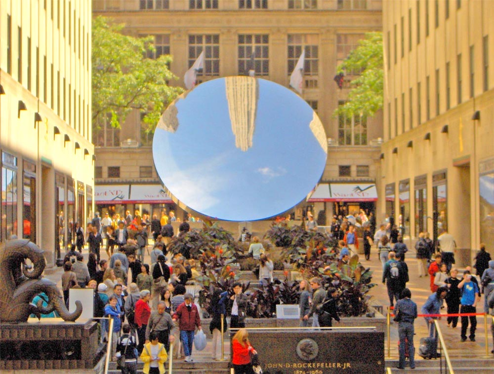 Sky Mirror van Anish Kapoor in Rockefeller Center