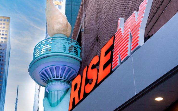 De vluchtsimulator attractie RiseNY op Times Square