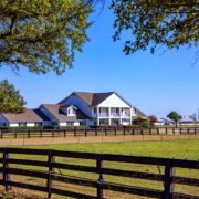 De beroemde Southfork Ranch uit de televisieserie Dallas in Parker, Texas