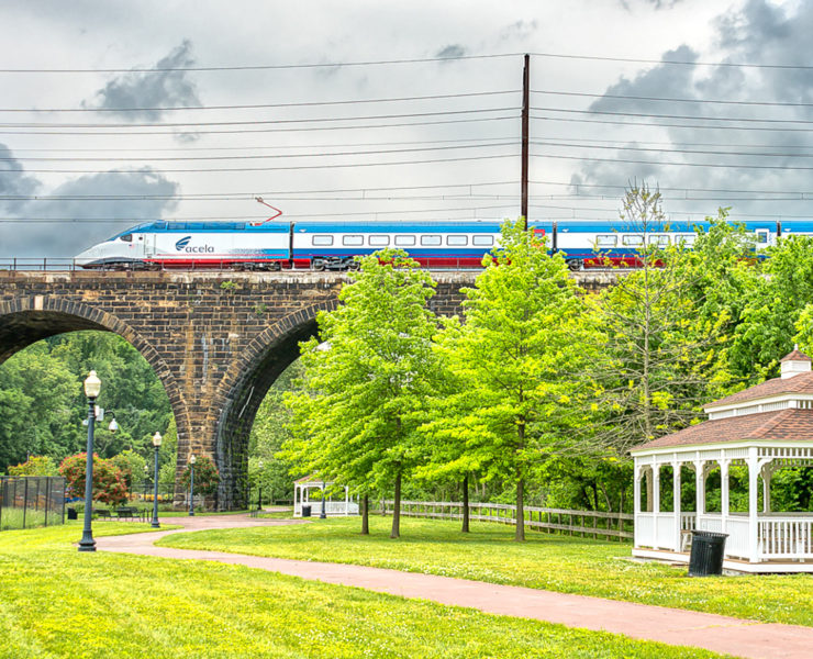 Een Amtrak Acela trein in de buurt van Washington DC