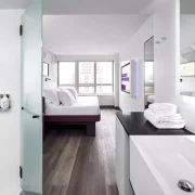 Een Yotel hotelkamer in Washington DC