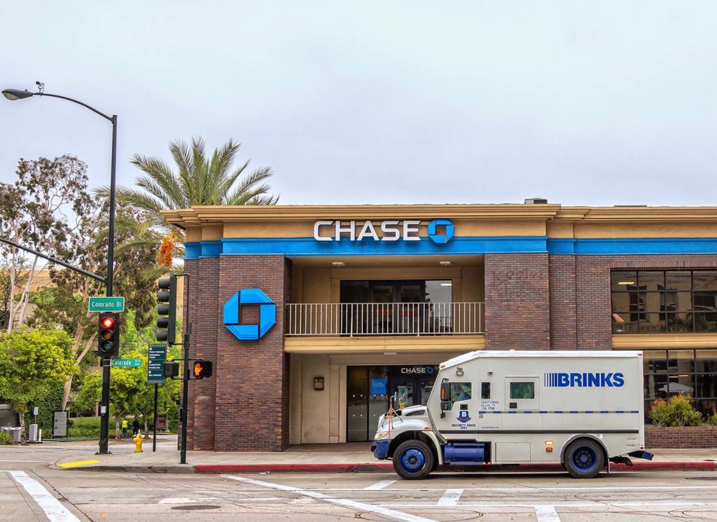 Een Brinks waardetransport truck in Pasadena