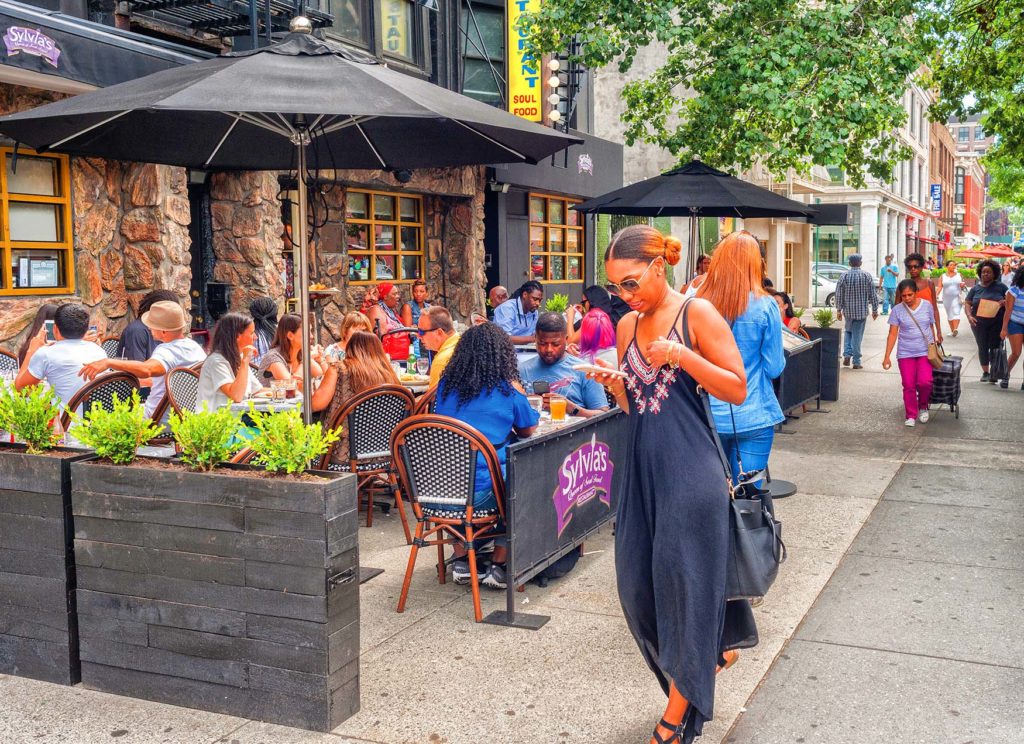 Sylvia's Restaurant in de wijk Harlem in New York City