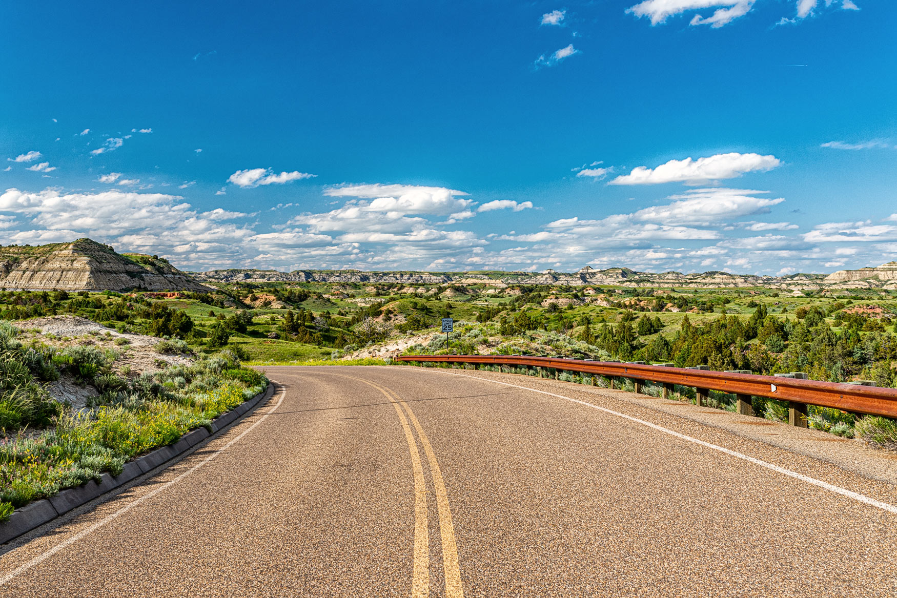 De 77 kilometer lange scenic drive route die begint en eindigt in Medora De 77 kilometer lange scenic drive route die begint en eindigt in Medora