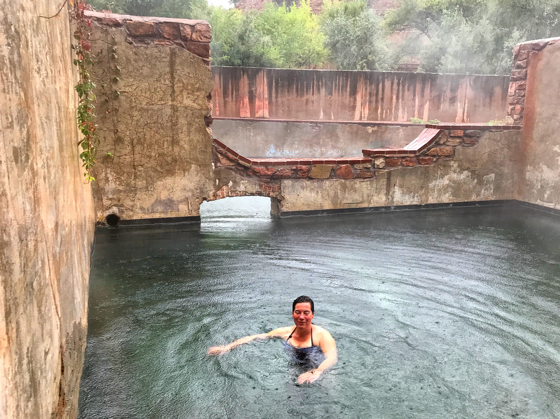 Hey!USA Reisreporter Harmke Kraak in de Hot Springs van de Minnekahta-vallei in de zuidelijke Black Hills Hey!USA Reisreporter Harmke Kraak in de Hot Springs van de Minnekahta-vallei in de zuidelijke Black Hills