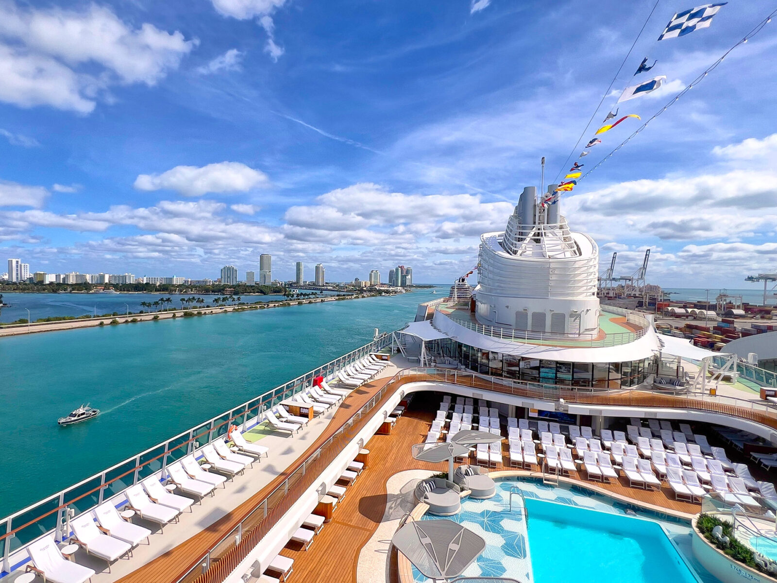 Uitzicht op Miami Beach vanaf het Oceania Allura cruiseschip