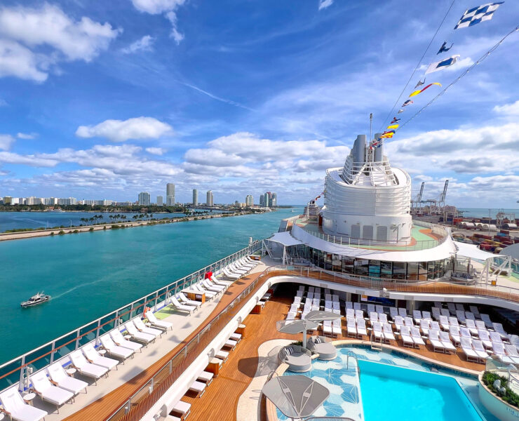 Uitzicht op Miami Beach vanaf het Oceania Allura cruiseschip