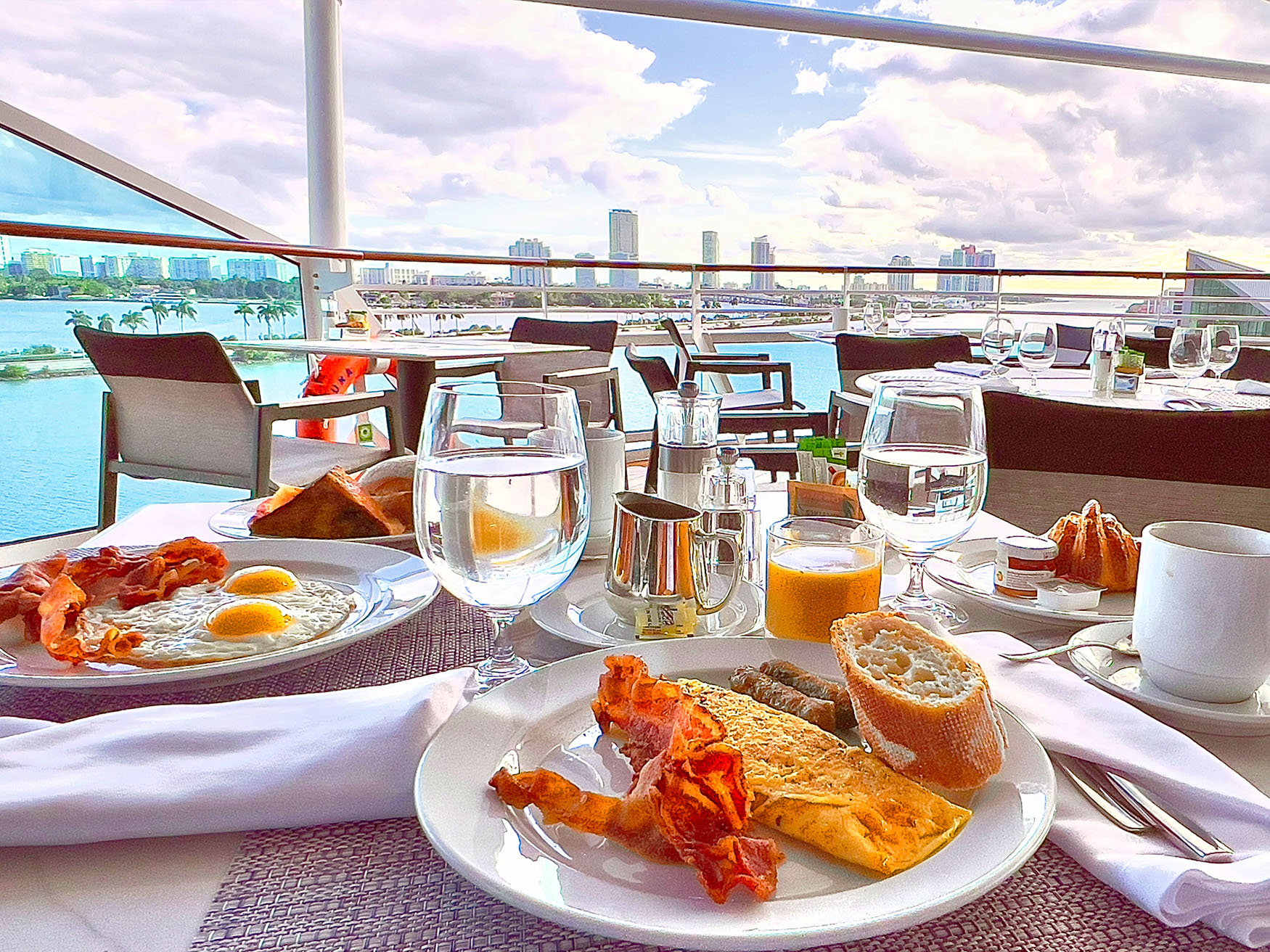 Ontbijten bij Terrace Café Ontbijten bij Terrace Café