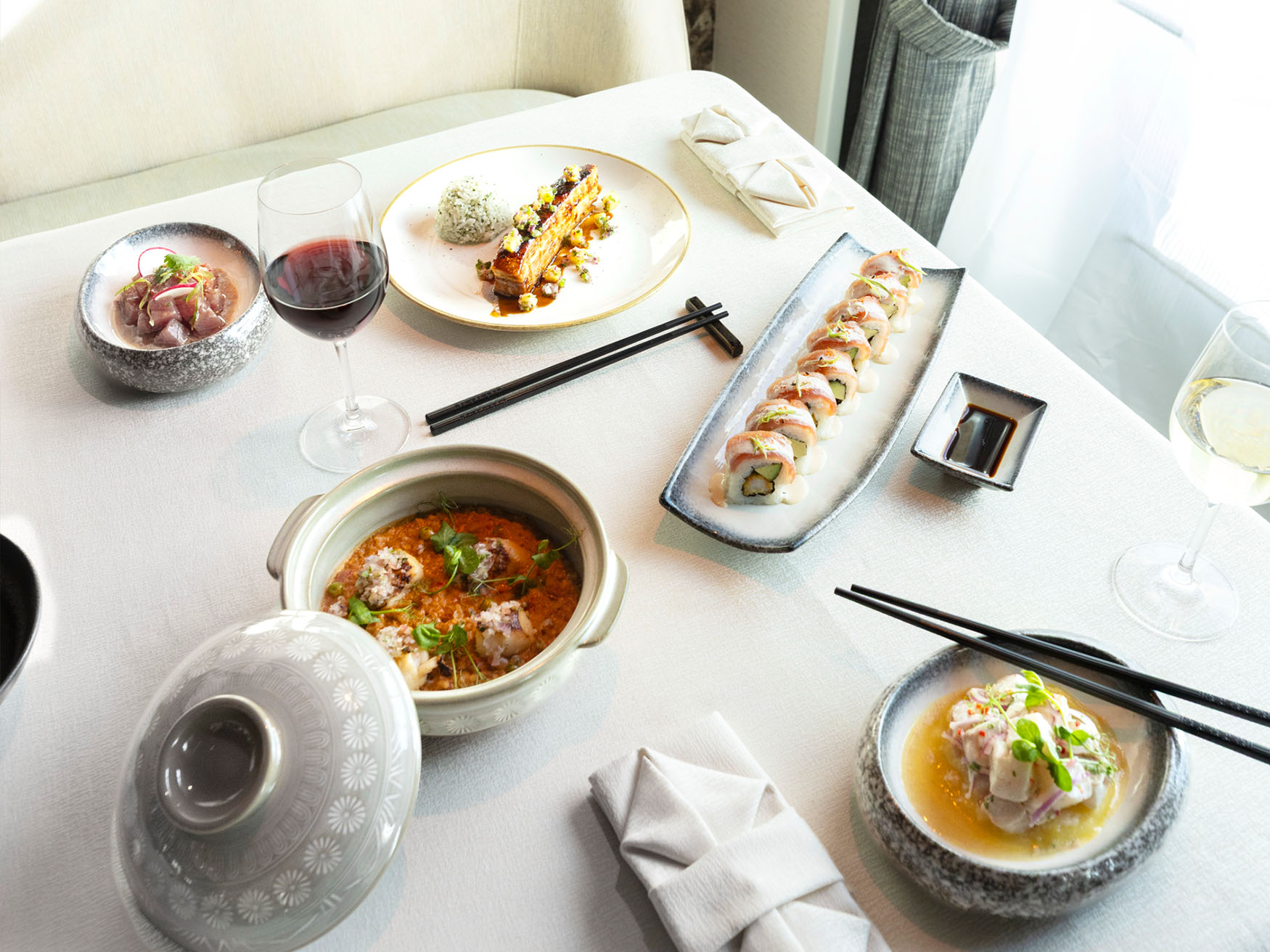 Het Aziatische restaurant Red Ginger aan boord van de Oceania Allura Het Aziatische restaurant Red Ginger aan boord van de Oceania Allura