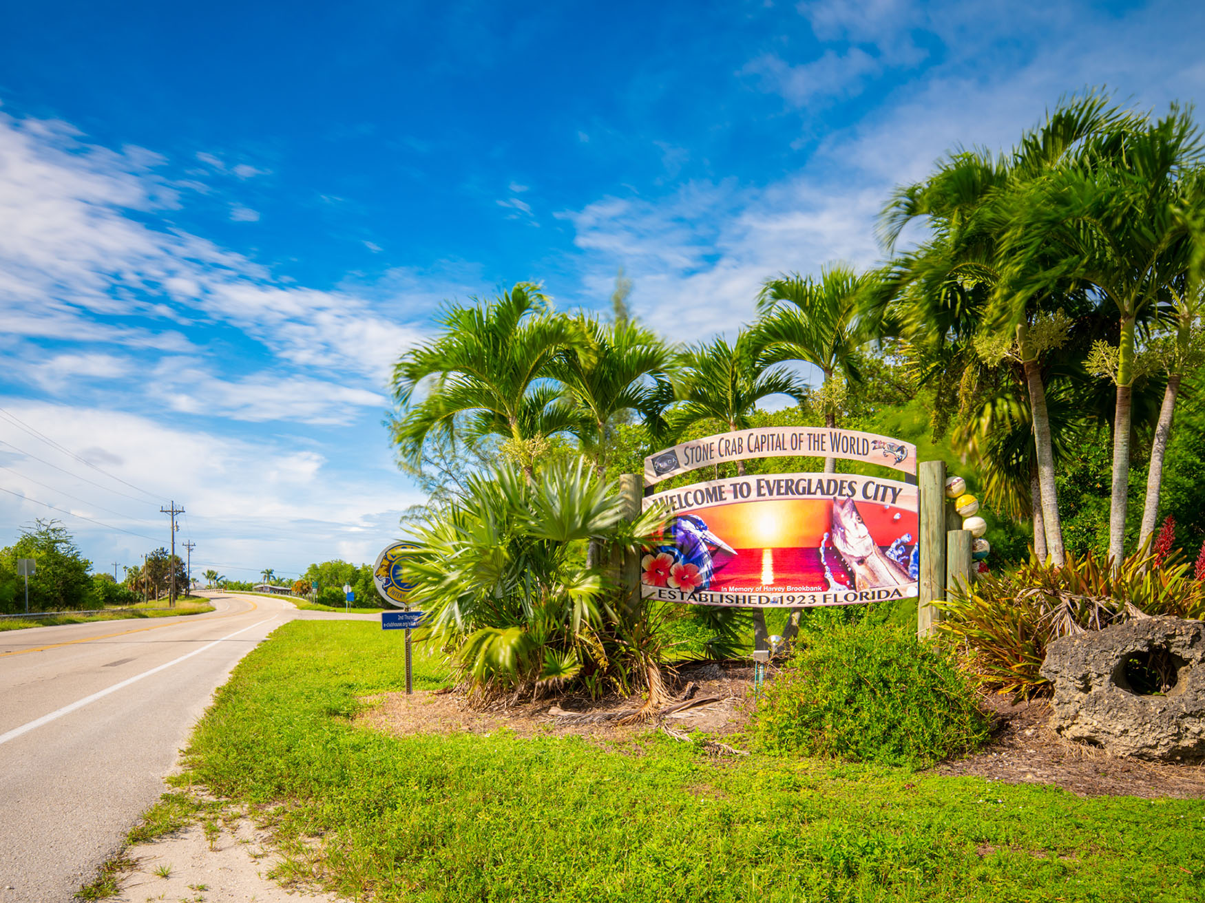 Welkom in Everglades City, Stone Crab Capital of the World Welkom in Everglades City, Stone Crab Capital of the World