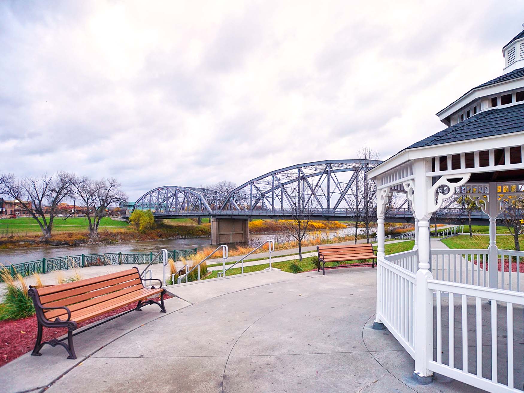 Brug over de Red River in Grand Forks, North Dakota Brug over de Red River in Grand Forks, North Dakota