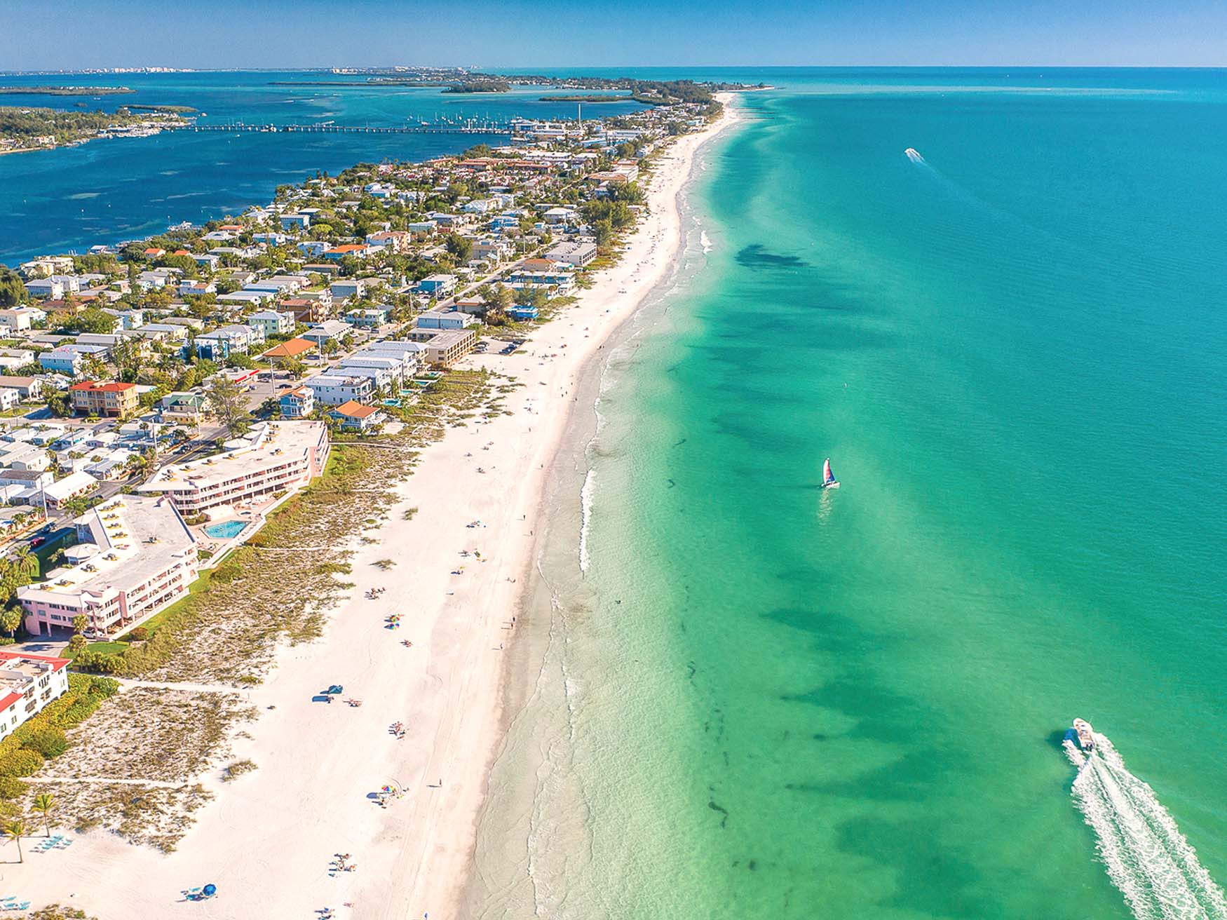 Drone footage van Holmes Beach in Bradenton Drone footage van Holmes Beach in Bradenton