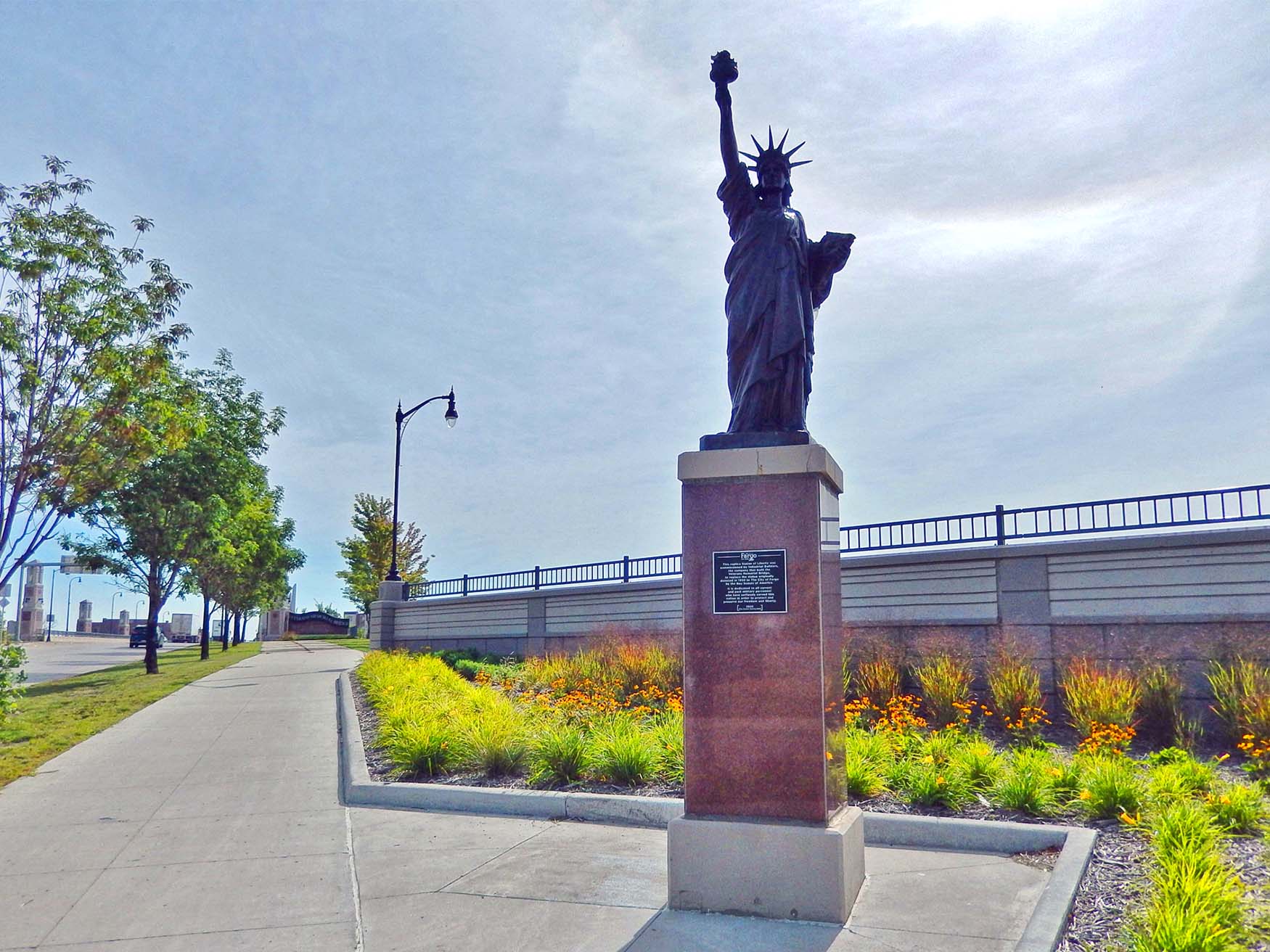 Een replica van het Vrijheidsbeeld in Fargo, North Dakota Een replica van het Vrijheidsbeeld in Fargo, North Dakota